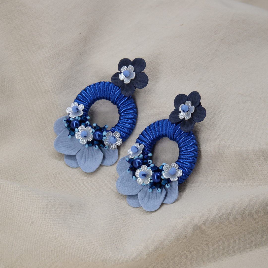 „Dora“ Ohrringe mit Harzblume und Murano