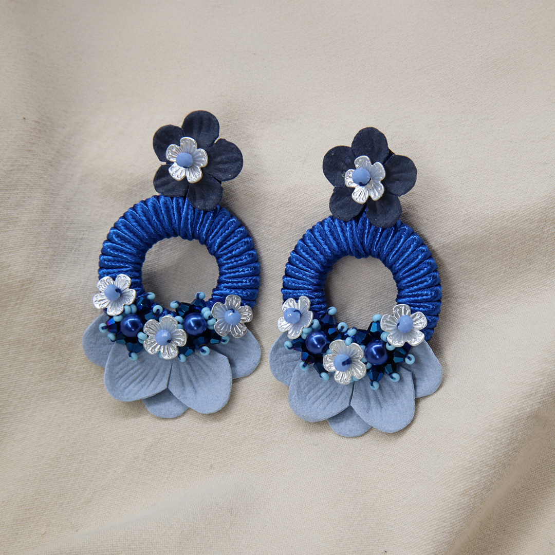 „Dora“ Ohrringe mit Harzblume und Murano