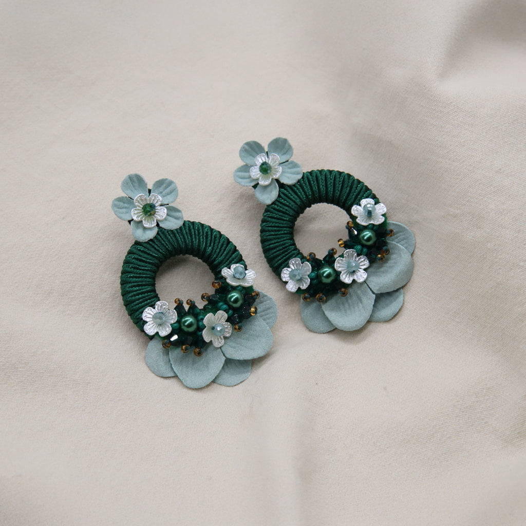„Dora“ Ohrringe mit Harzblume und Murano