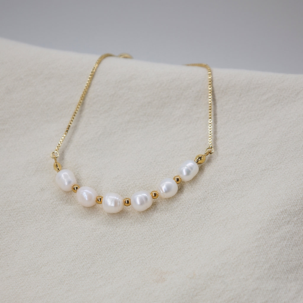 Armband „Perla“ mit Naturperlen und Edelstahl