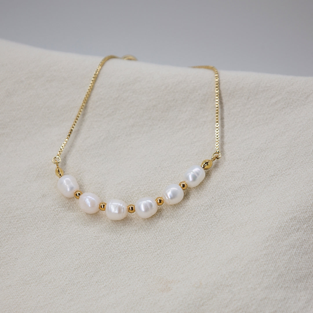 Armband „Perla“ mit Naturperlen und Edelstahl