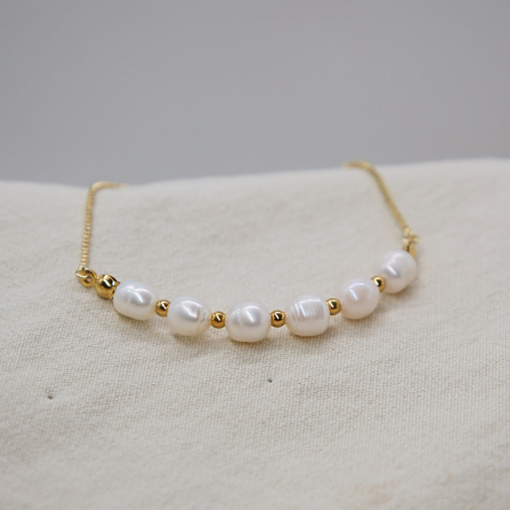 Armband „Perla“ mit Naturperlen und Edelstahl