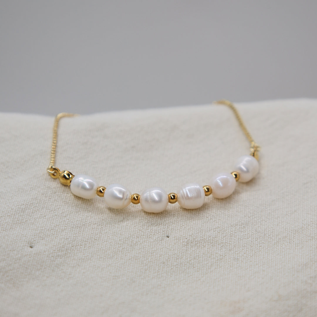Armband „Perla“ mit Naturperlen und Edelstahl