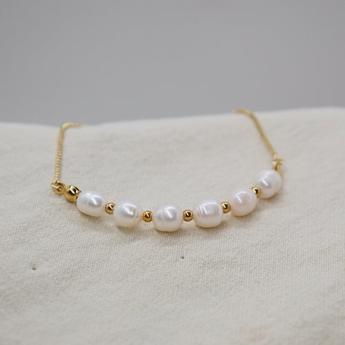 Armband „Perla“ mit Naturperlen und Edelstahl